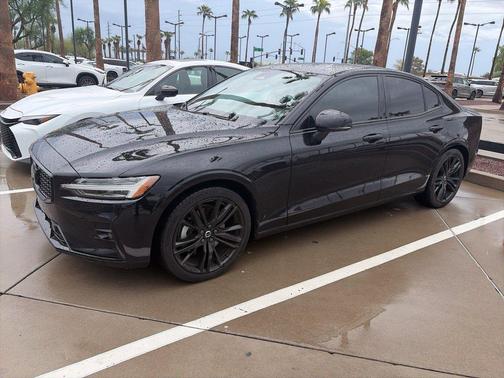 Onyx Black Metallic 2024 Volvo S60 B5 Plus Black Edition