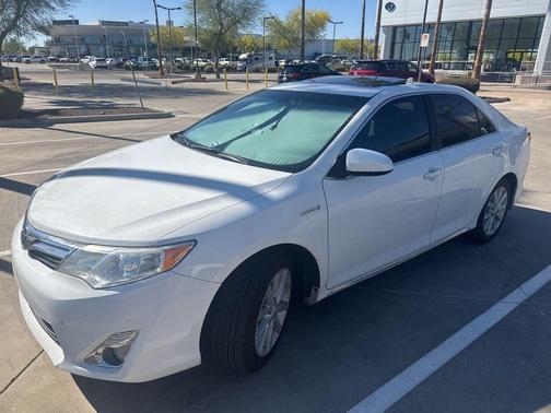Super White 2014 Toyota Camry Hybrid LE