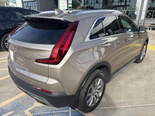 2022 Cadillac XT4 Premium Luxury