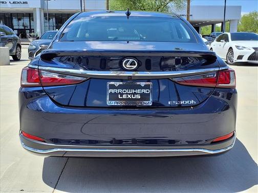 2025 Lexus ES 300h Luxury