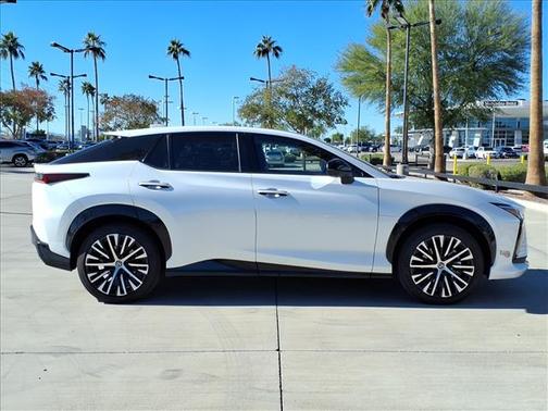 2023 Lexus RZ 450e Luxury