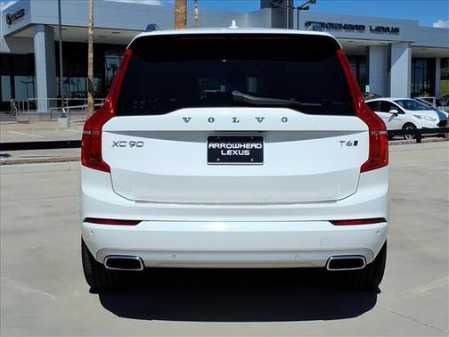 2017 Volvo XC90 T6 Momentum