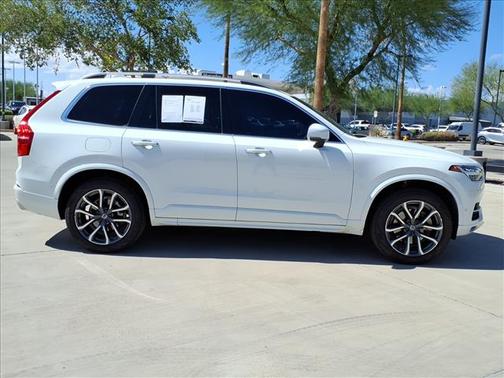 2017 Volvo XC90 T6 Momentum