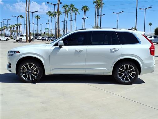 2017 Volvo XC90 T6 Momentum