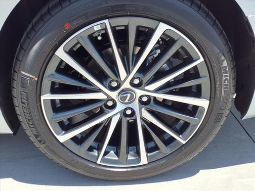 2025 Lexus ES 300h Base