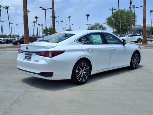 2025 Lexus ES 300h Base