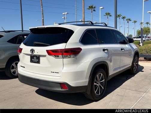 Blizzard Pearl 2019 Toyota Highlander XLE