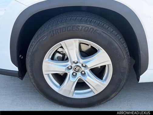 Wind Chill Pearl 2024 Toyota Highlander LE