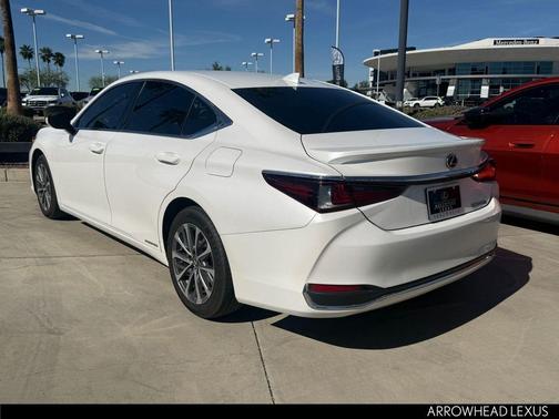 2022 Lexus ES 300h Base