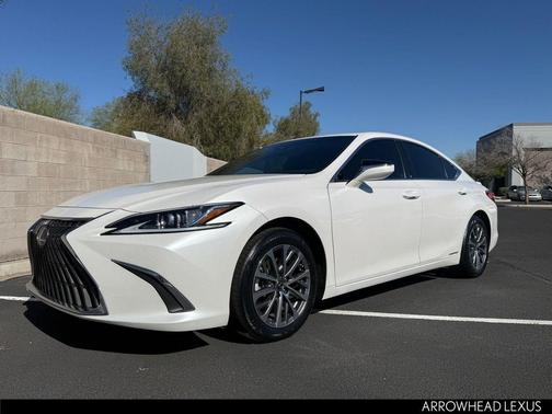 2022 Lexus ES 300h Base