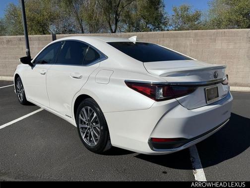 2022 Lexus ES 300h Base