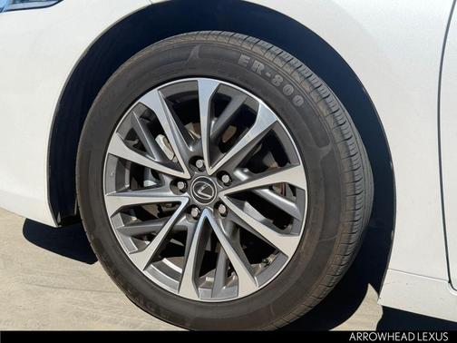 2022 Lexus ES 300h Base