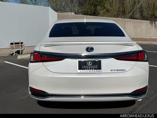 2022 Lexus ES 300h Base