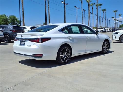 2025 Lexus ES 300h Base