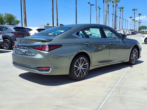 2025 Lexus ES 300h Base