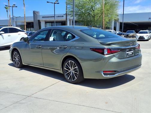 2025 Lexus ES 300h Base
