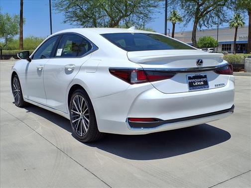 2025 Lexus ES 300h Base