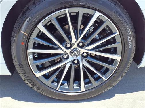 2025 Lexus ES 300h Base