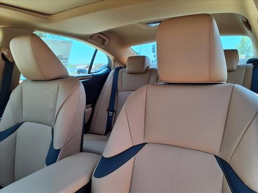 2025 Lexus ES 300h Base