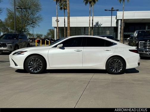 2025 Lexus ES 300h Luxury