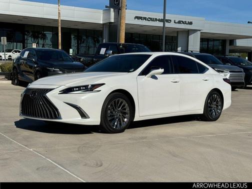 2025 Lexus ES 300h Luxury