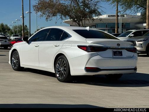 2025 Lexus ES 300h Luxury