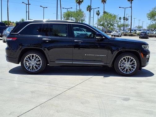 2022 Jeep Grand Cherokee Summit