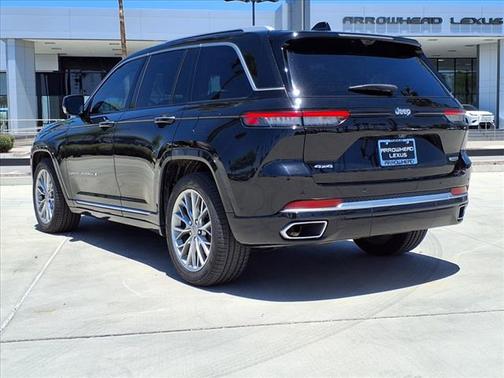 2022 Jeep Grand Cherokee Summit