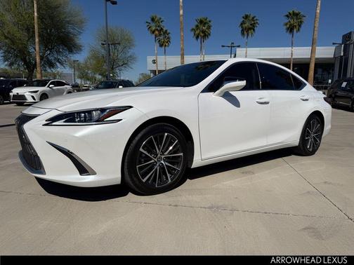 2025 Lexus ES 300h Base