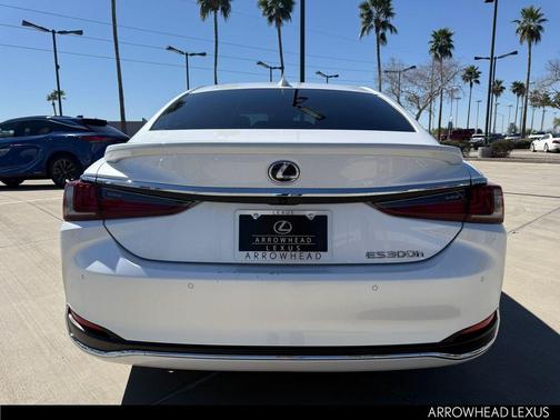 2025 Lexus ES 300h Base