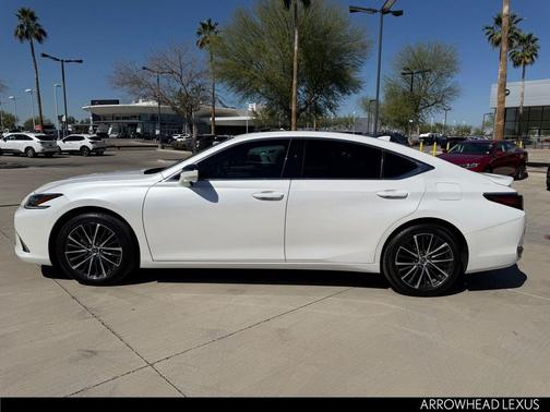 2025 Lexus ES 300h Base
