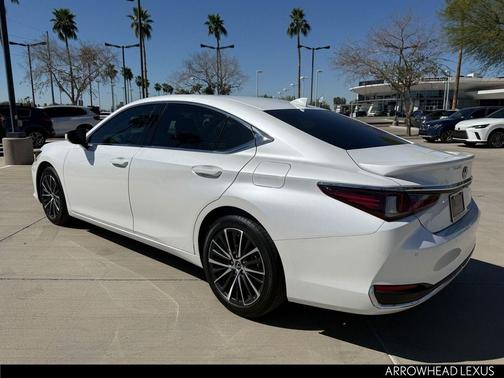 2025 Lexus ES 300h Base