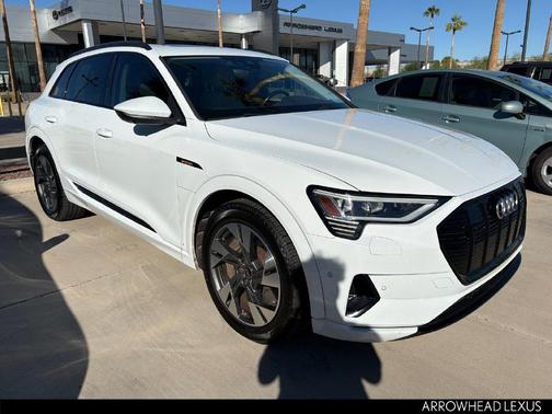 Glacier White Metallic 2022 Audi e-tron Premium