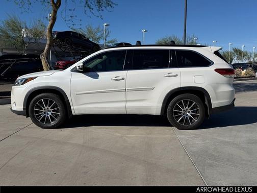 2017 Toyota Highlander SE