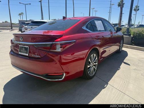 Matador Red Mica 2019 Lexus ES 300h Luxury