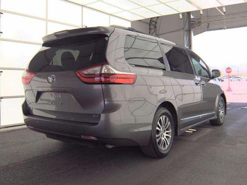 2019 Toyota Sienna XLE