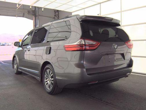 2019 Toyota Sienna XLE