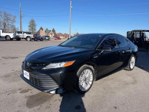 2020 Toyota Camry Hybrid XLE