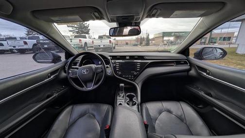 2020 Toyota Camry Hybrid XLE