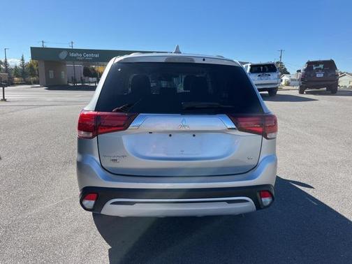 2020 Mitsubishi Outlander ES