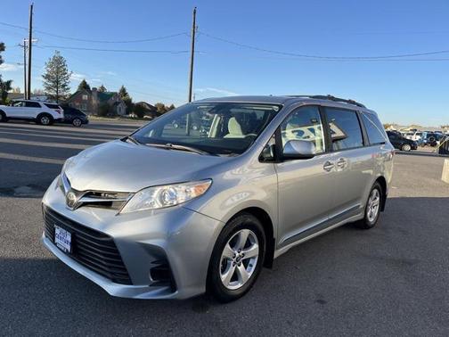 2020 Toyota Sienna LE