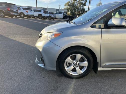 2020 Toyota Sienna LE