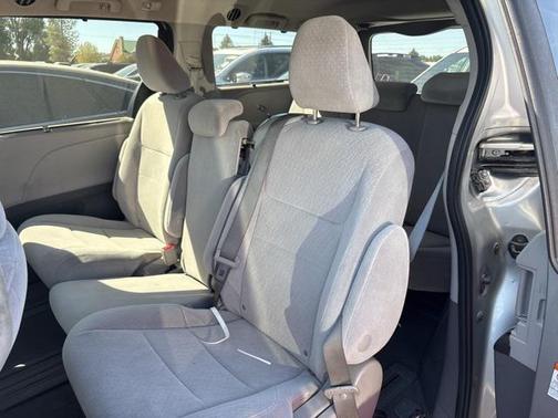 2020 Toyota Sienna LE