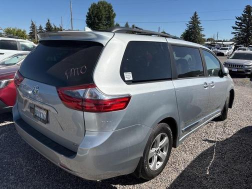 2020 Toyota Sienna LE