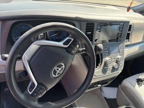 2020 Toyota Sienna LE