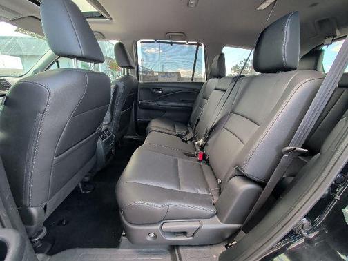 Crystal Black Pearl 2022 Honda Pilot AWD Special Edition