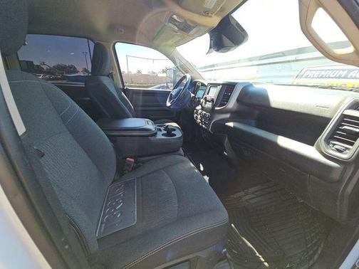 Bright White Clearcoat 2019 RAM 2500 Tradesman Crew Cab 4x2 8' Box