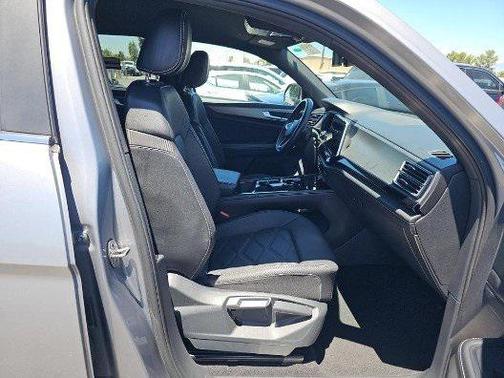 2024 Volkswagen Atlas Cross Sport 2.0T SE w/Technology 4MOTION