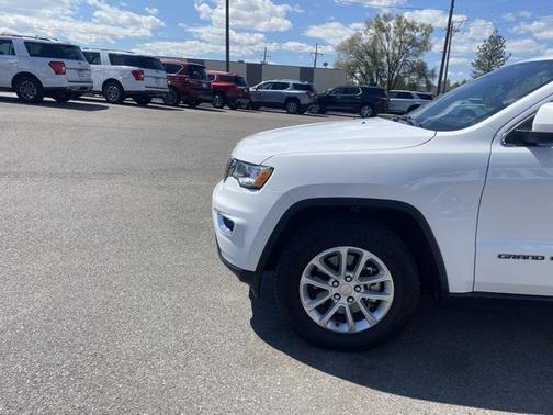 2022 Jeep Grand Cherokee Laredo
