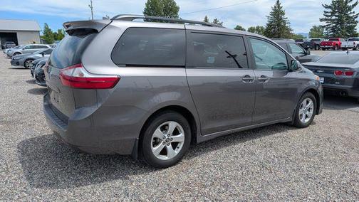 2018 Toyota Sienna LE
